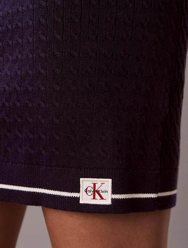 Minigonna in maglia a micro trecce Minigonna in maglia a micro trecce