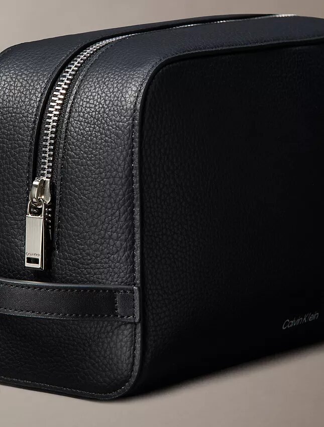 Necessaire con finitura granulata Necessaire con finitura granulata