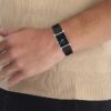 Orologio con quadrante rettangolare e cinturino in pelle