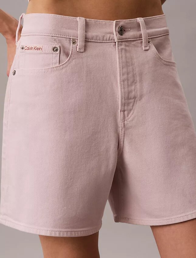 Pantaloncini a vita alta e linea ad A tinti in capo Pantaloncini a vita alta e linea ad A tinti in capo