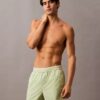 Pantaloncini da bagno con cintura con logo Pantaloncini da bagno con cintura con logo