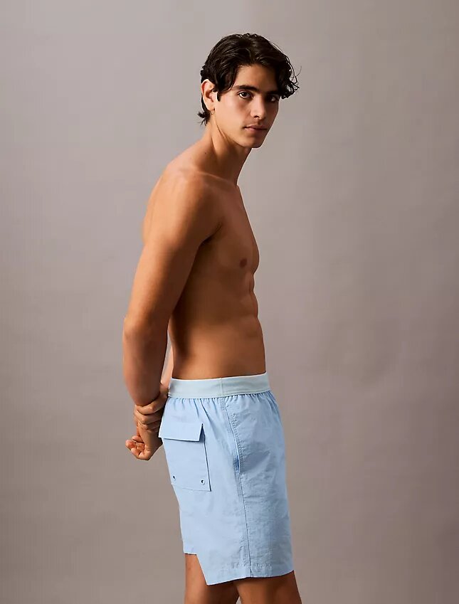 Pantaloncini da bagno con cintura con logo Pantaloncini da bagno con cintura con logo