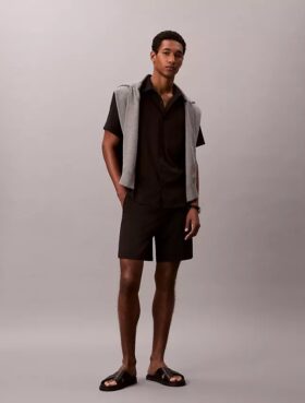 Pantaloncini dritti in seersucker con elastico da 18 cm