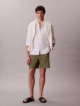 Pantaloncini dritti in seersucker con elastico da 18 cm