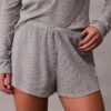 Pantaloncini leggeri a vita alta in maglia a nido d’ape Pantaloncini leggeri a vita alta in maglia a nido d’ape