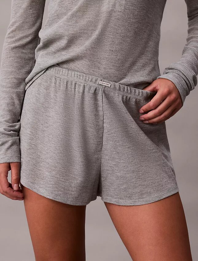 Pantaloncini leggeri a vita alta in maglia a nido d’ape Pantaloncini leggeri a vita alta in maglia a nido d’ape