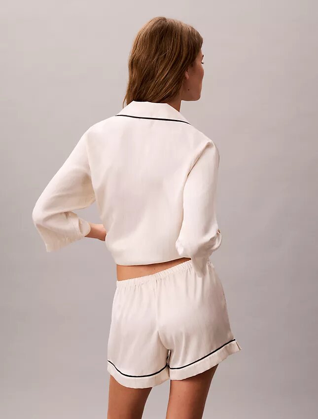 Pantaloncini lucidi satinati Pantaloncini lucidi satinati