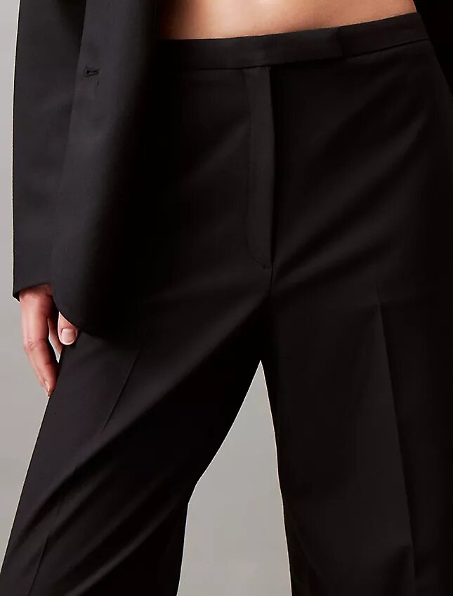 Pantaloni a gamba larga elasticizzati e raffinati Pantaloni a gamba larga elasticizzati e raffinati