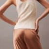 Pantaloni a gamba larga in raso stropicciato Pantaloni a gamba larga in raso stropicciato
