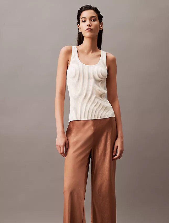 Pantaloni a gamba larga in raso stropicciato Pantaloni a gamba larga in raso stropicciato