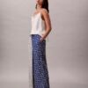 Pantaloni a gamba larga in twill di viscosa stampato