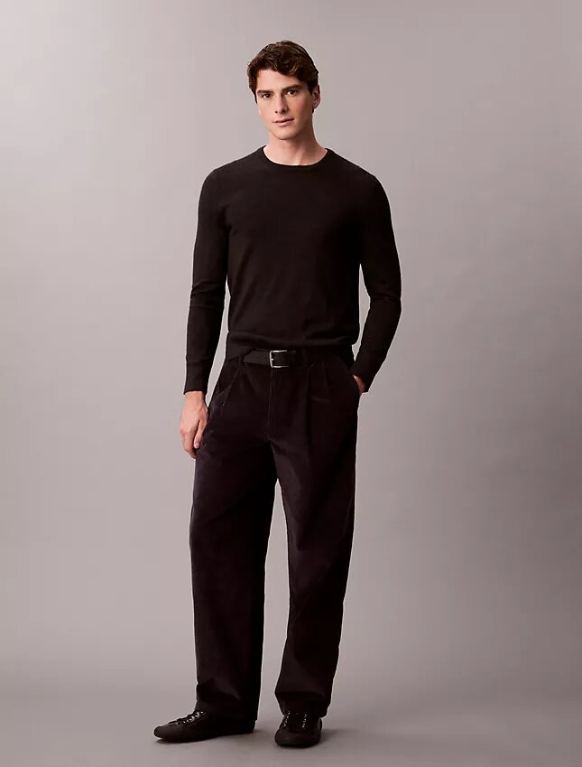 Pantaloni a gamba larga in velluto a coste con pieghe Pantaloni a gamba larga in velluto a coste con pieghe
