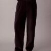 Pantaloni a gamba larga in velluto a coste con pieghe Pantaloni a gamba larga in velluto a coste con pieghe