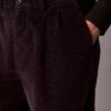 Pantaloni a gamba larga in velluto a coste con pieghe Pantaloni a gamba larga in velluto a coste con pieghe