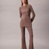 Pantaloni a zampa in maglia sartoriale senza chiusura Pantaloni a zampa in maglia sartoriale senza chiusura