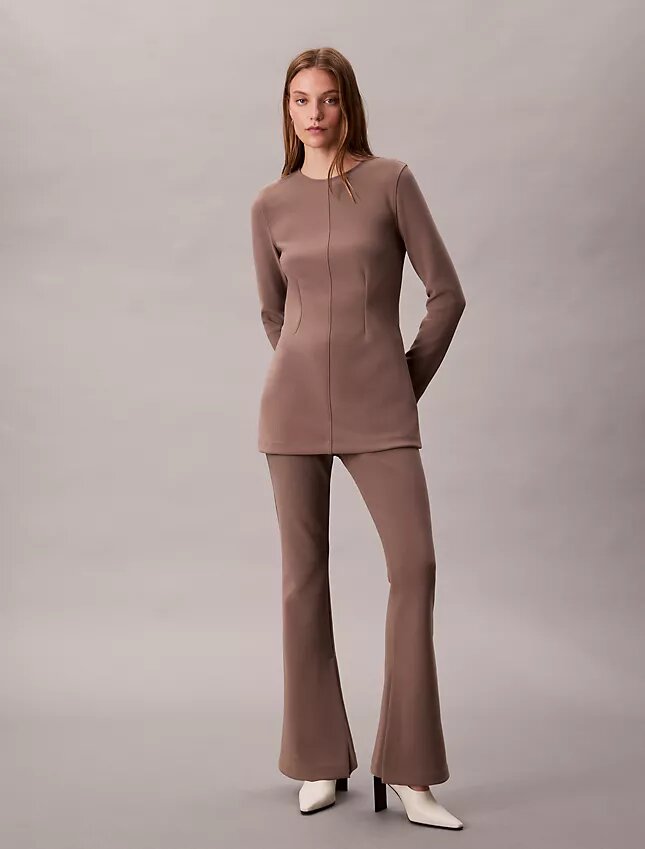Pantaloni a zampa in maglia sartoriale senza chiusura Pantaloni a zampa in maglia sartoriale senza chiusura