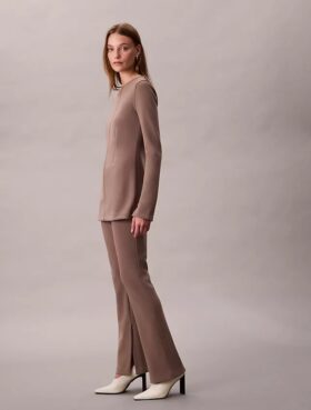Pantaloni a zampa in maglia sartoriale senza chiusura Pantaloni a zampa in maglia sartoriale senza chiusura