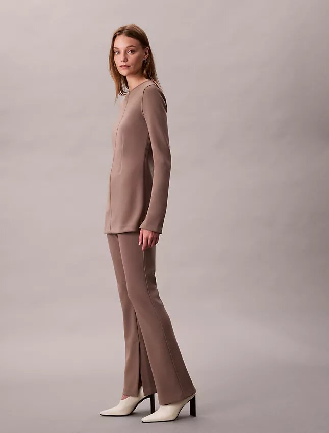 Pantaloni a zampa in maglia sartoriale senza chiusura Pantaloni a zampa in maglia sartoriale senza chiusura