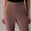 Pantaloni a zampa in maglia sartoriale senza chiusura Pantaloni a zampa in maglia sartoriale senza chiusura