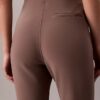 Pantaloni a zampa in maglia sartoriale senza chiusura Pantaloni a zampa in maglia sartoriale senza chiusura