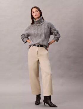 Pantaloni a zampa in twill di cotone elasticizzato
