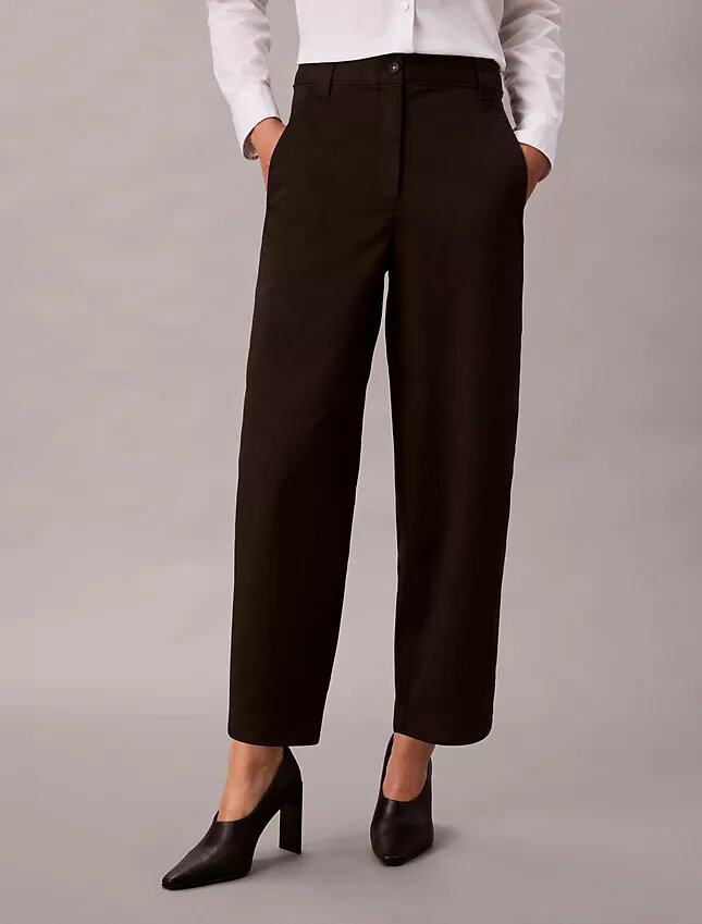 Pantaloni a zampa in twill di cotone elasticizzato Pantaloni a zampa in twill di cotone elasticizzato