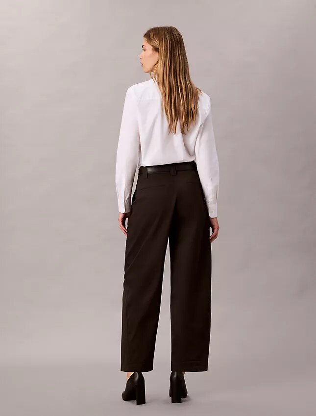 Pantaloni a zampa in twill di cotone elasticizzato Pantaloni a zampa in twill di cotone elasticizzato