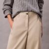 Pantaloni a zampa in twill di cotone elasticizzato Pantaloni a zampa in twill di cotone elasticizzato