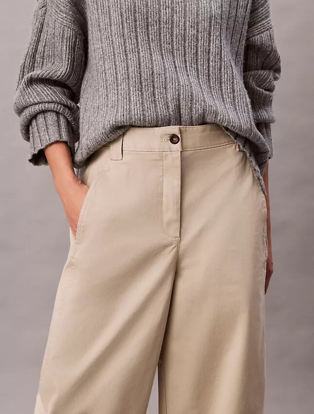 Pantaloni a zampa in twill di cotone elasticizzato Pantaloni a zampa in twill di cotone elasticizzato