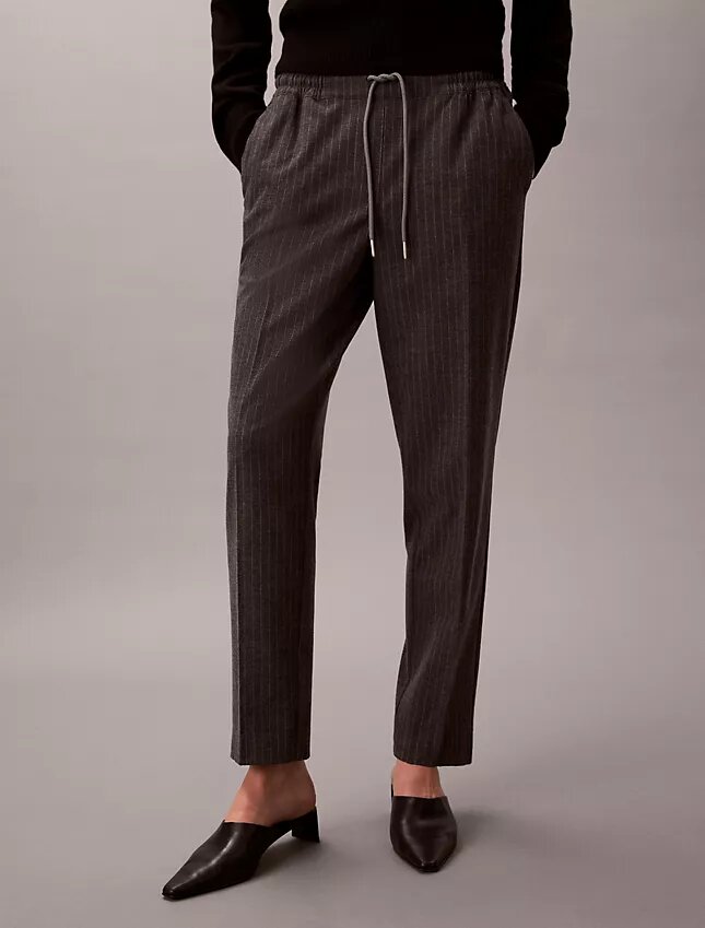 Pantaloni alla caviglia affusolati a righe con coulisse Pantaloni alla caviglia affusolati a righe con coulisse
