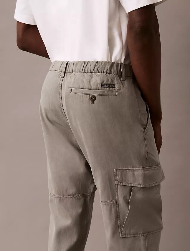 Pantaloni cargo a gamba dritta in misto lyocell, lavati in capo Pantaloni cargo a gamba dritta in misto lyocell, lavati in capo