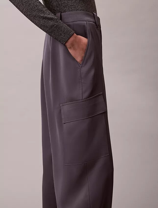 Pantaloni cargo comodi in twill di raso Pantaloni cargo comodi in twill di raso