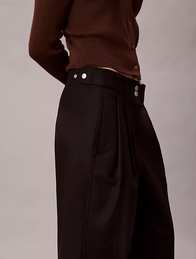 Pantaloni chino a gamba larga regolabili Pantaloni chino a gamba larga regolabili