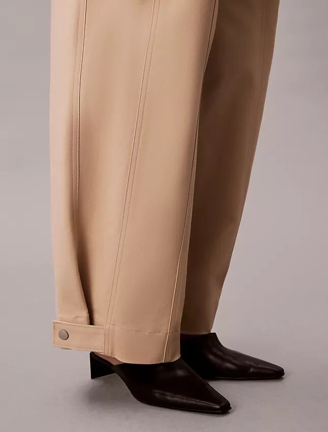 Pantaloni chino a gamba larga regolabili Pantaloni chino a gamba larga regolabili