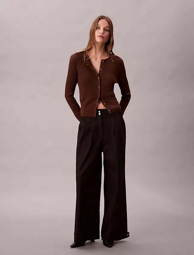 Pantaloni chino a gamba larga regolabili Pantaloni chino a gamba larga regolabili
