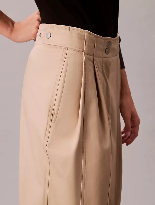 Pantaloni chino a gamba larga regolabili Pantaloni chino a gamba larga regolabili
