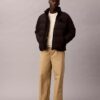 Pantaloni chino a vita media con pinces