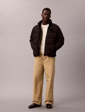 Pantaloni chino a vita media con pinces