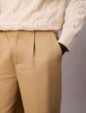 Pantaloni chino a vita media con pinces
