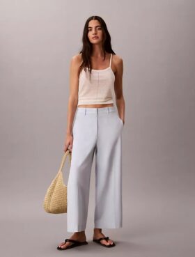 Pantaloni chino cropped a gamba larga Pantaloni chino cropped a gamba larga