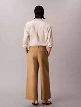 Pantaloni chino cropped a gamba larga Pantaloni chino cropped a gamba larga