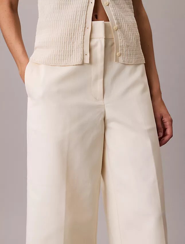 Pantaloni chino cropped a gamba larga Pantaloni chino cropped a gamba larga
