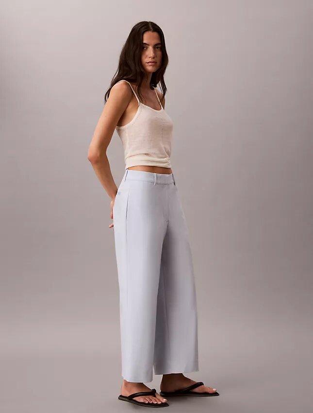 Pantaloni chino cropped a gamba larga Pantaloni chino cropped a gamba larga