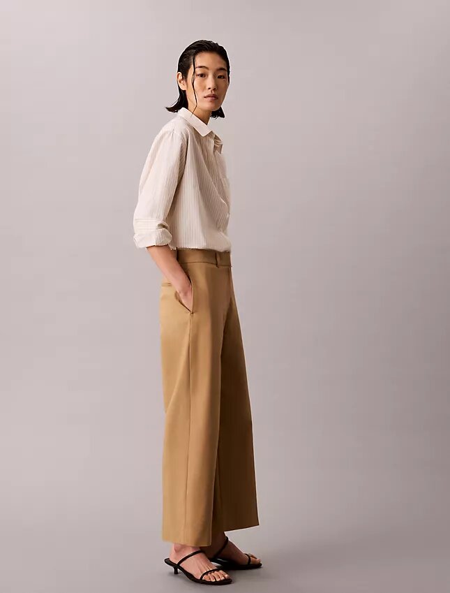 Pantaloni chino cropped a gamba larga Pantaloni chino cropped a gamba larga