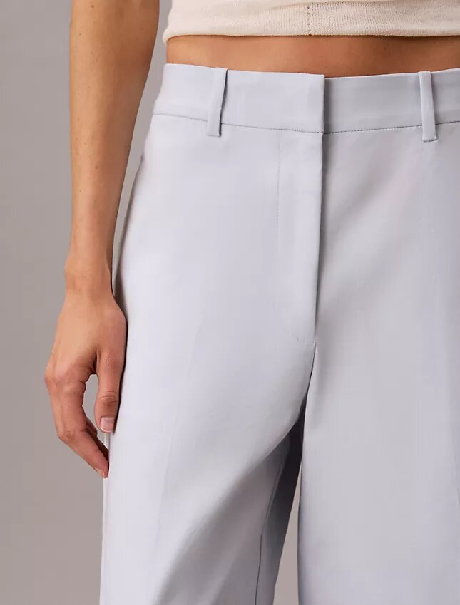 Pantaloni chino cropped a gamba larga Pantaloni chino cropped a gamba larga