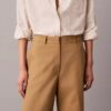 Pantaloni chino cropped a gamba larga Pantaloni chino cropped a gamba larga