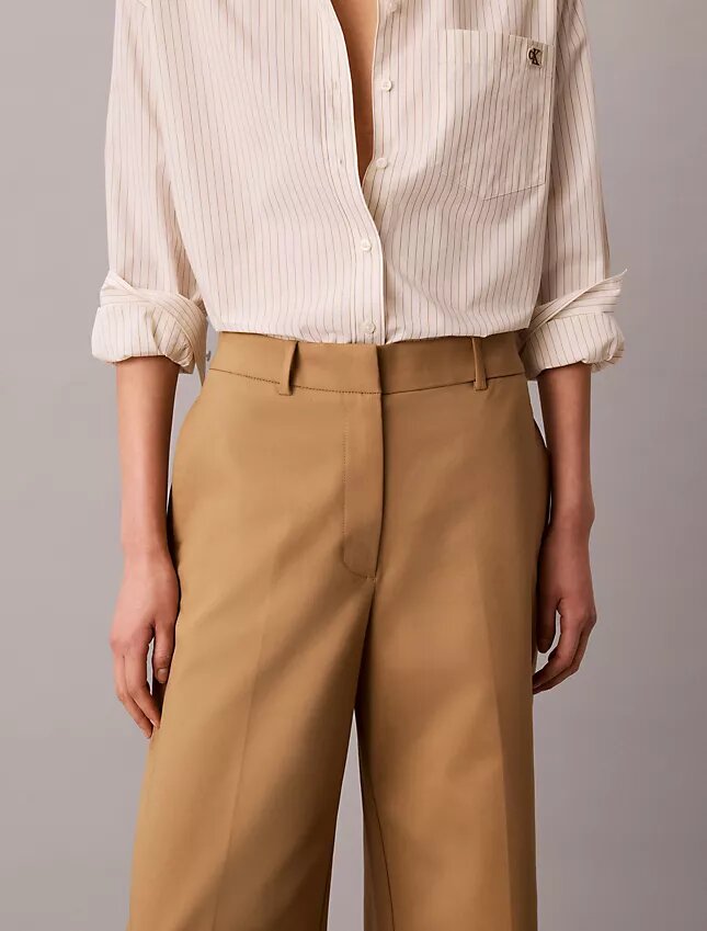 Pantaloni chino cropped a gamba larga Pantaloni chino cropped a gamba larga