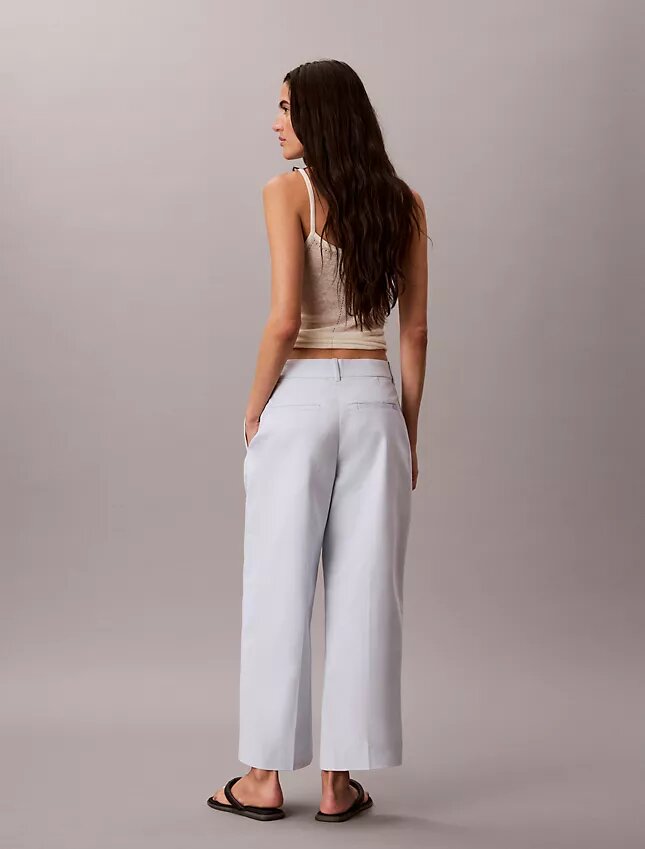 Pantaloni chino cropped a gamba larga Pantaloni chino cropped a gamba larga