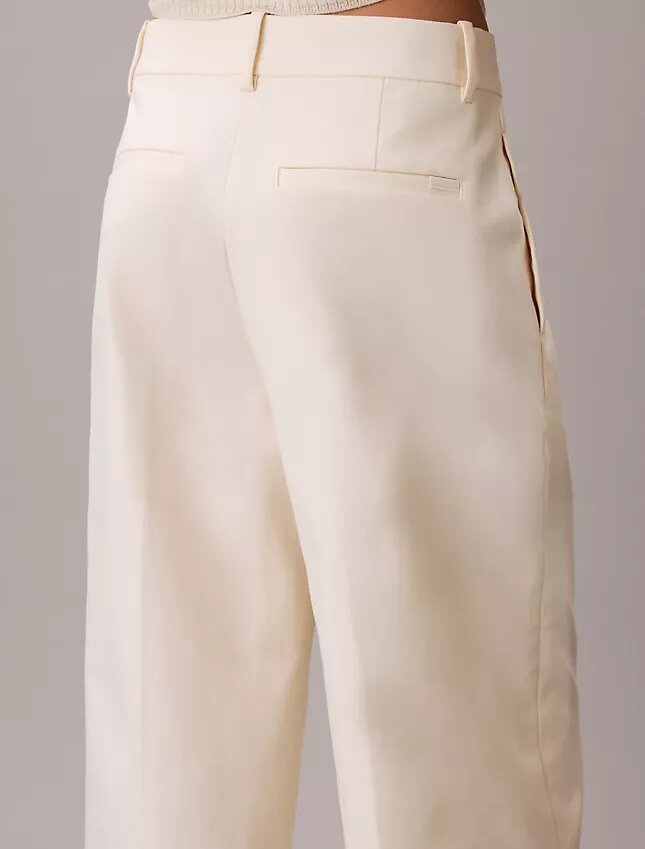Pantaloni chino cropped a gamba larga Pantaloni chino cropped a gamba larga