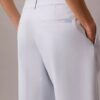 Pantaloni chino cropped a gamba larga Pantaloni chino cropped a gamba larga